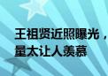 王祖贤近照曝光，53岁仍难掩温柔气质，发量太让人羡慕